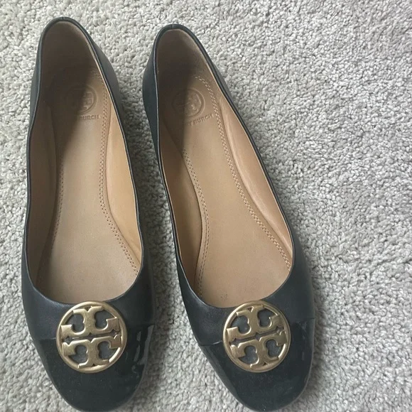 Tory Burch Black Flats with Gold Logo - Picture 4 of 4